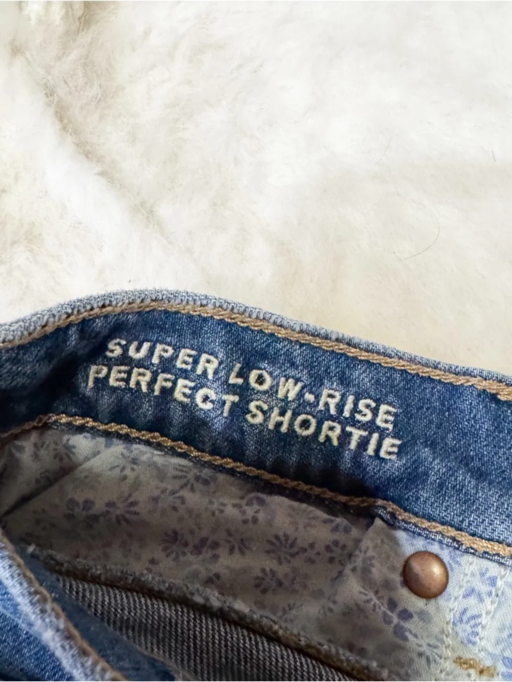 American Eagle AE Stretch Super Low-Rise Denim Perfect Shortie 
Medium Indigo - Picture 4 of 7